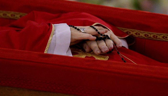 2025-04-22t115932z_1_lynxmpel3l0ju_rtroptp_4_religiao-francisco-morte-recomeco.jpg