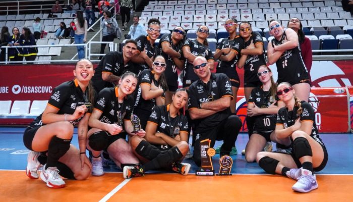 451528_1151504_trofeu_foto-osascovoleibolclube-carol_fotografia-osascovoleibolclube-.jpg