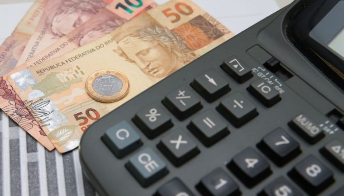 Marcello-Casal-JrAgencia-Brasil-Economia-Moeda-RealDinheiro-Calculadora.jpg