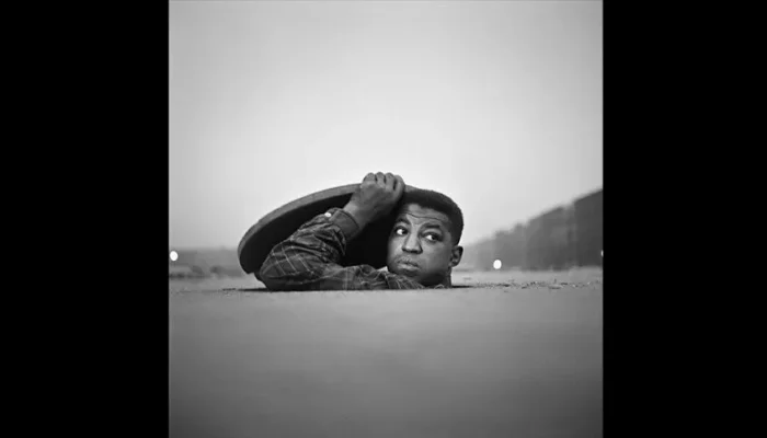 O-homem-invisivel-Harlem-Nova-York-1952-Foto-de-Gordon-Parks-Cortesia-©-Fundacao-Gordon-Parks.webp.webp