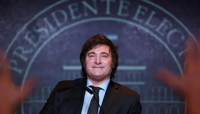 javier_milei_posse_CNN.webp.webp