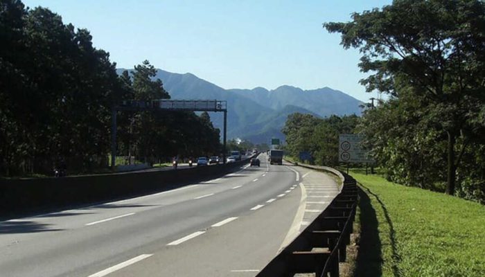 justica-condena-ecovias-apos-ciclistas-cairem-em-buraco-de-rodovia.jpg