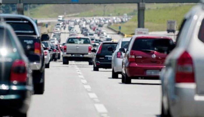 litoral-de-sao-paulo-deve-receber-ate-421-mil-veiculos-nos-feriados-de.jpg