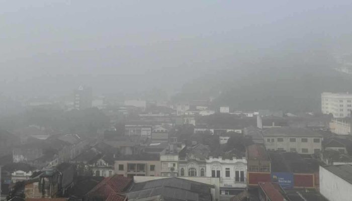 litoral-de-sp-e-tomado-por-forte-neblina-na-manha-desta-quarta-feira.jpg