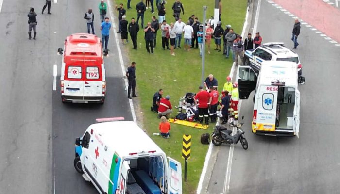 motociclista-morre-apos-colisao-com-carro-em-via-expressa-de-praia.jpg