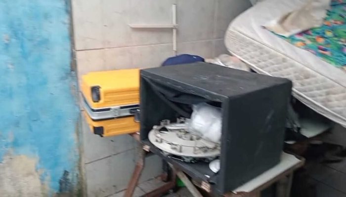 mulher-e-presa-por-maus-tratos-a-idosos-em-casa-irregular-em-praia.jpg
