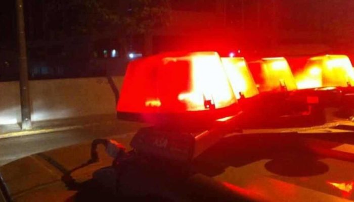 policial-a-paisana-impede-assalto-em-ponto-de-onibus-em-praia-grande.jpg