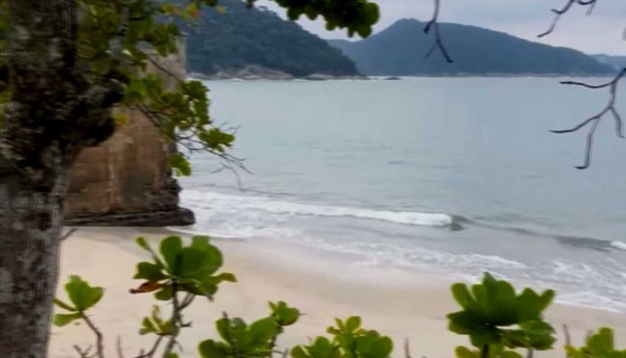 praia-grande-abriga-uma-das-10-menores-praias-do-mundo-veja.jpg