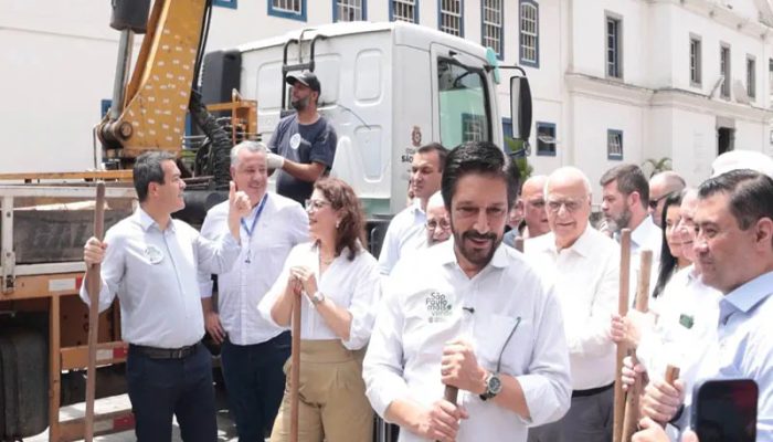 prefeitura-C3A1rvores-patio.jpg