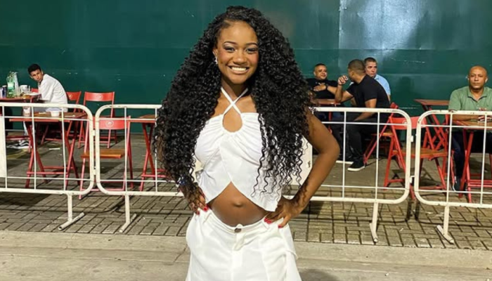 rainha-de-bateria-da-beija-flor.png