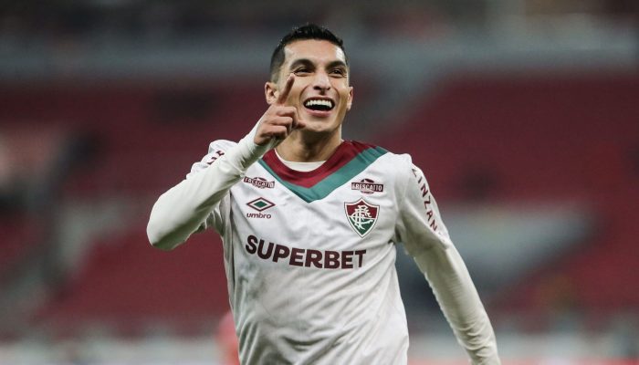 serna-celebra-gol-fluminense-internacional-e1748826014398.jpg