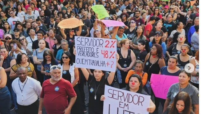 servidores-greve.jpg
